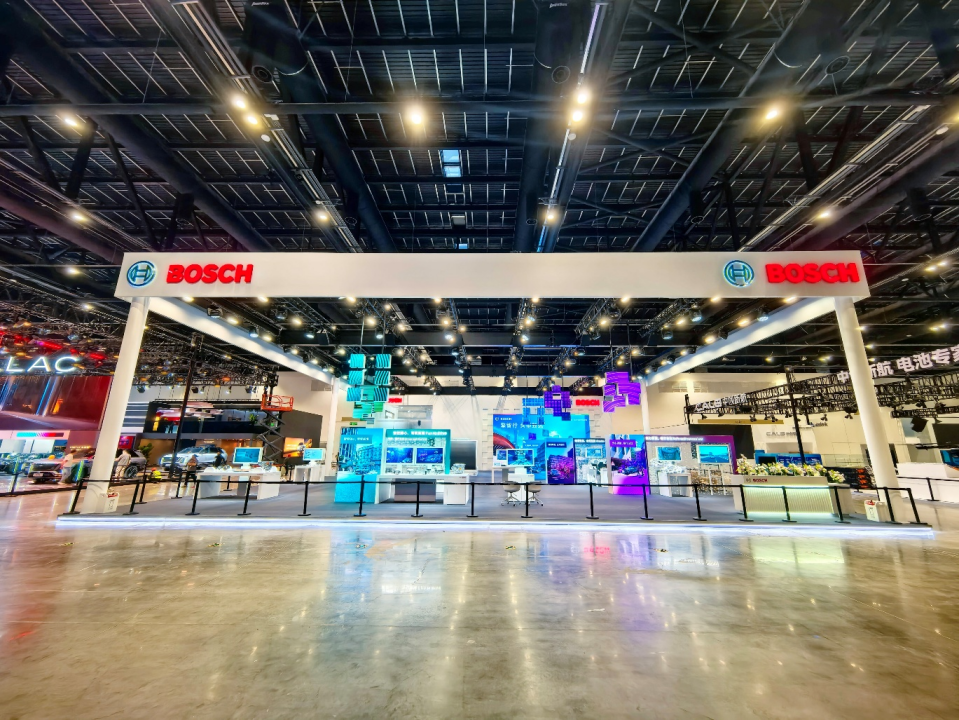 Sistem Penggerak Listrik Penuh Tumpukan, Integrasi Efisien – Bagian Elektrifikasi UAES di Pameran Mobil Beijing