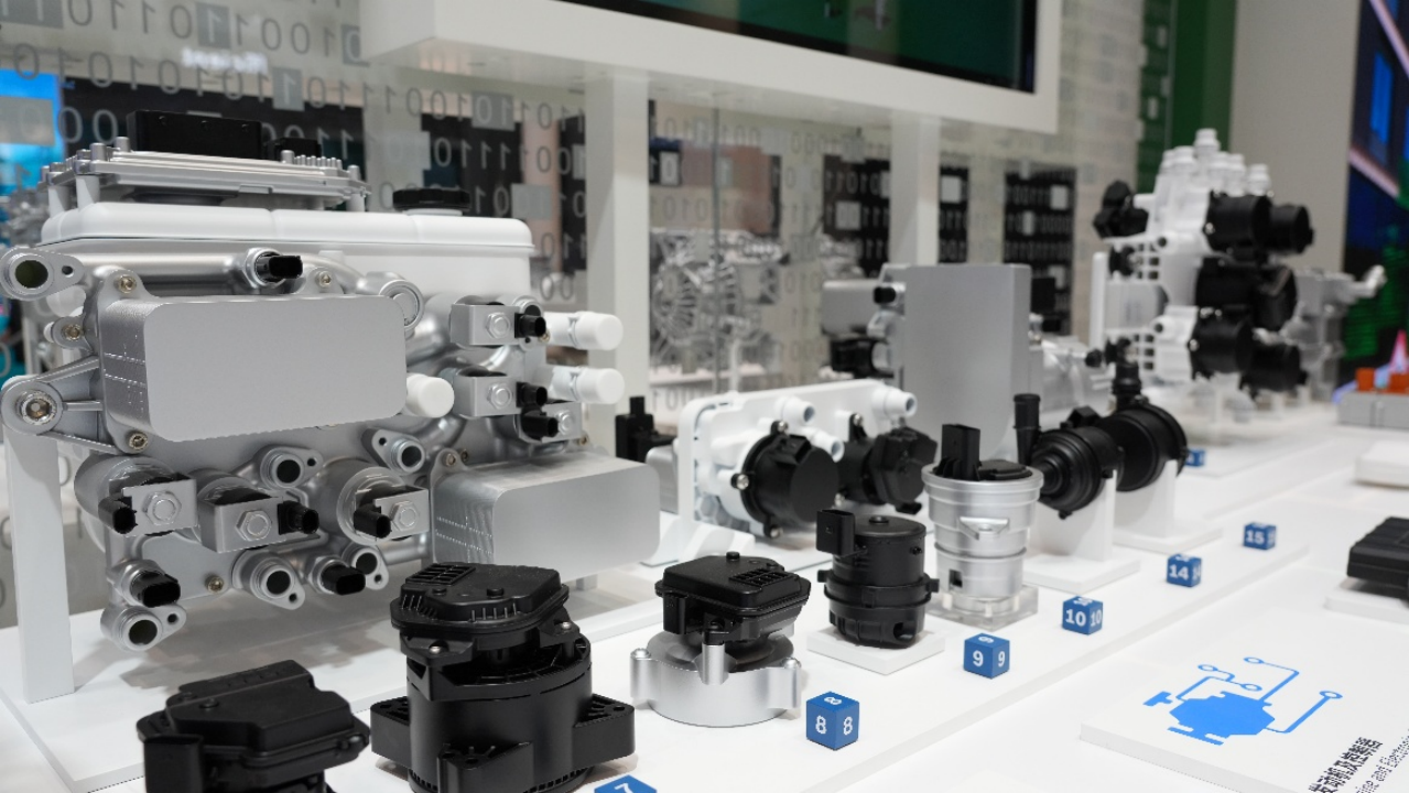 Sistem Penggerak Listrik Penuh Tumpukan, Integrasi Efisien – Bagian Elektrifikasi UAES di Pameran Mobil Beijing