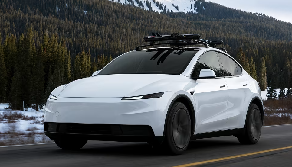 Tesla resmi meluncurkan FSD versi pengawasan di Lituania