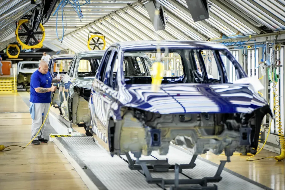 Pengurangan kapasitas produksi global Volkswagen sebesar 3 juta unit, PHK 19.000 di Jerman tahun ini - Gambar 1