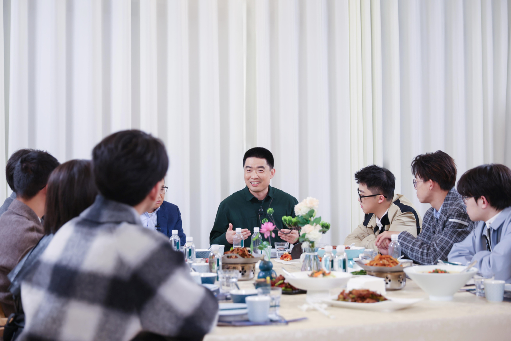 Li Xiang yang berbicara tentang AI, di belakangnya ada jurang?