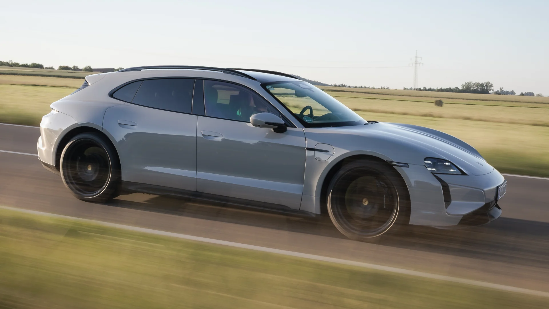 Porsche Taycan E-Shift depan