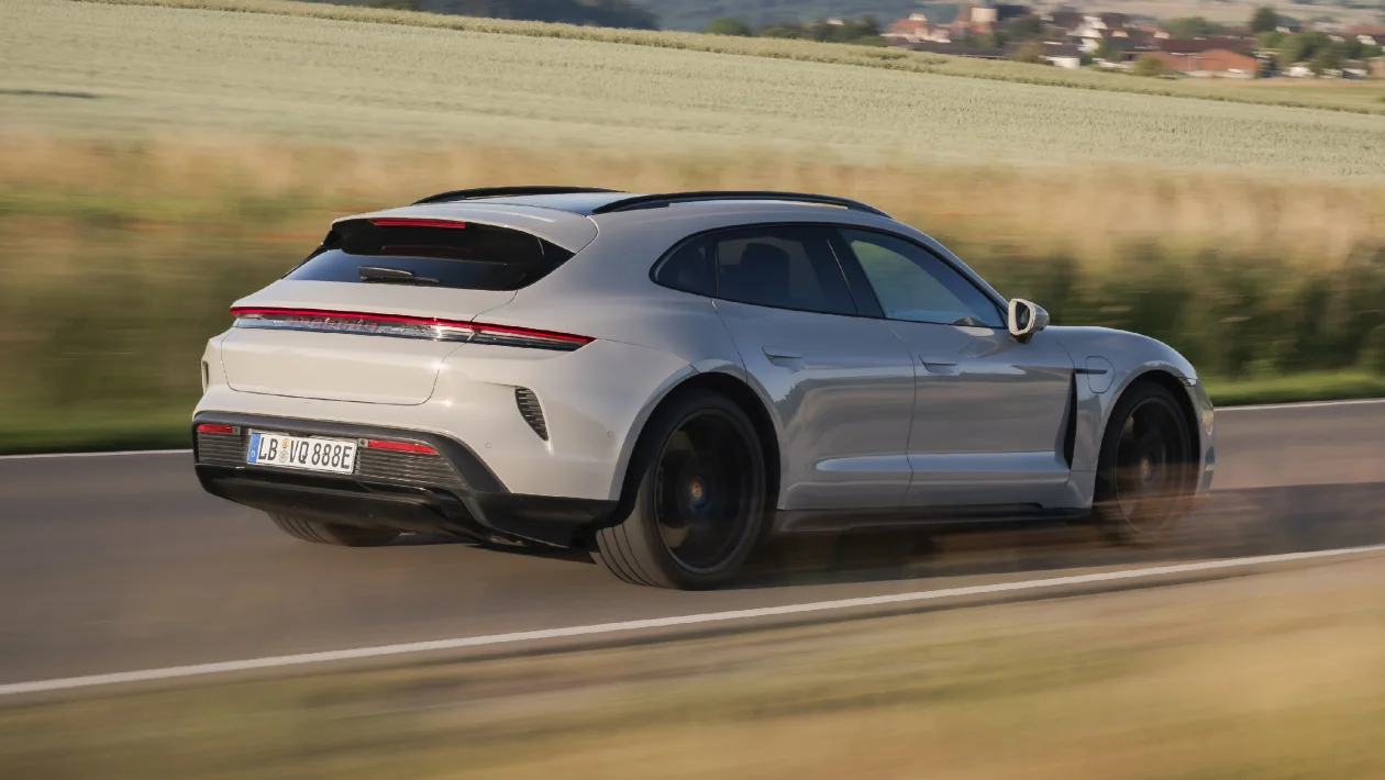 Porsche Taycan E-Shift belakang